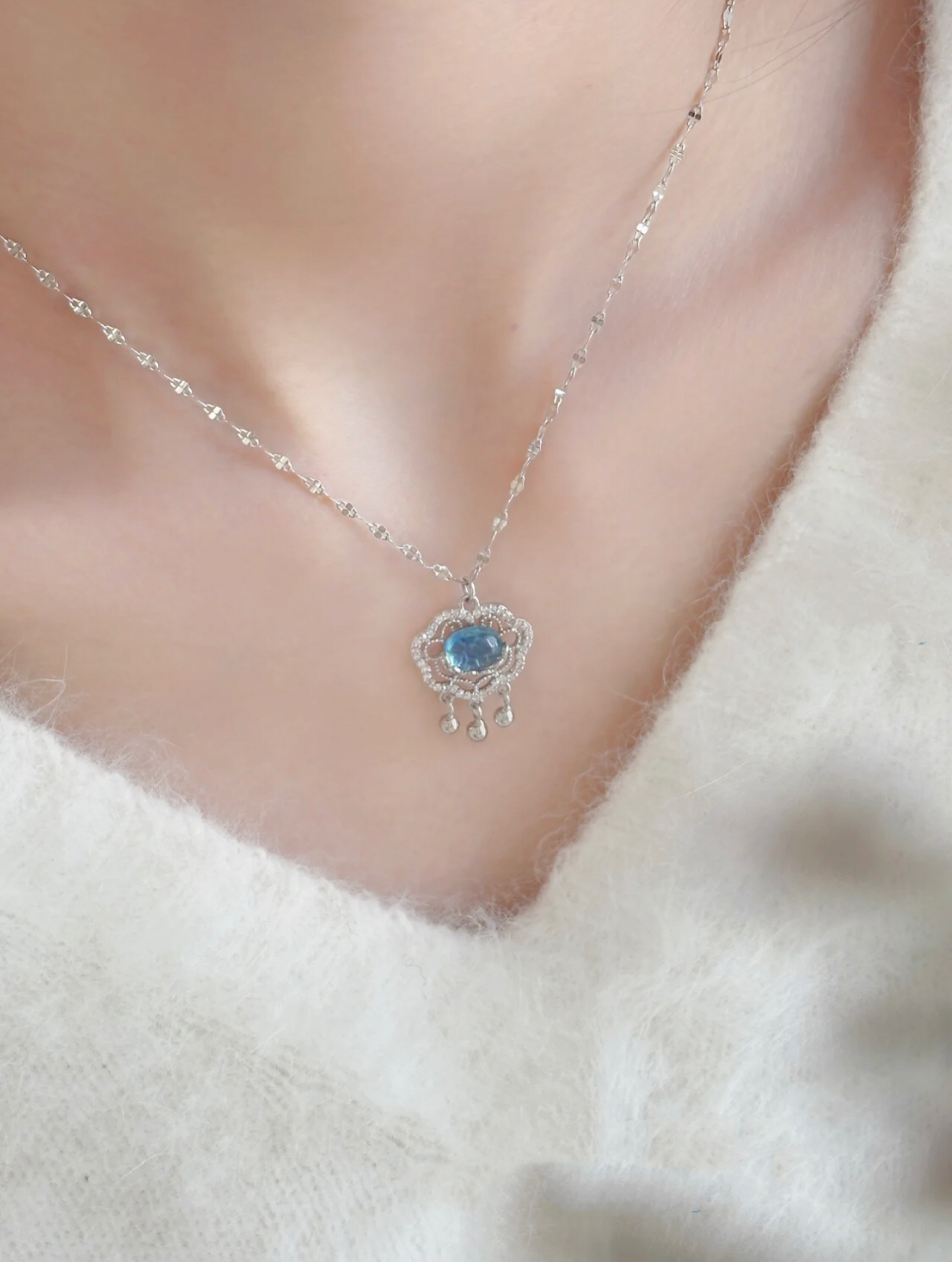 COLLIER À FERMOIR EN ARGENT