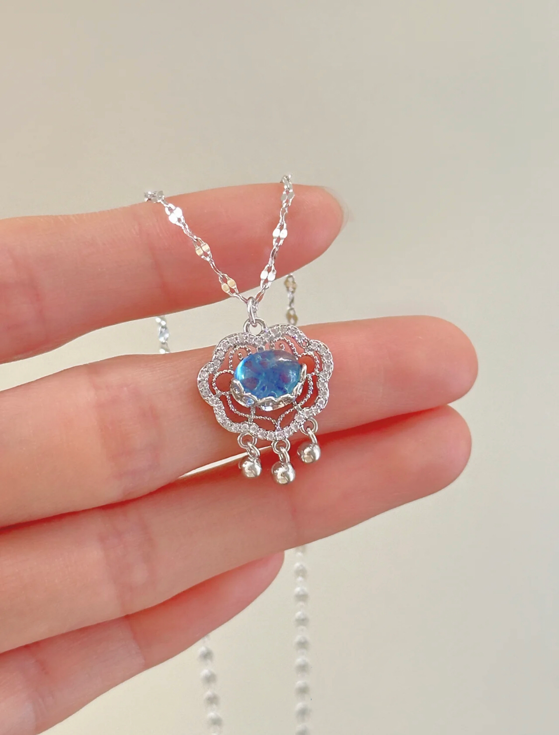 COLLIER À FERMOIR EN ARGENT
