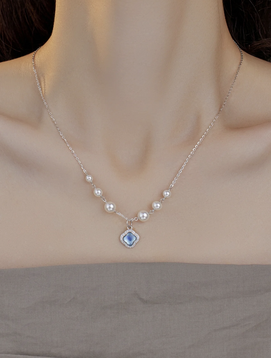 ELEGANT WAVE NECKLACE