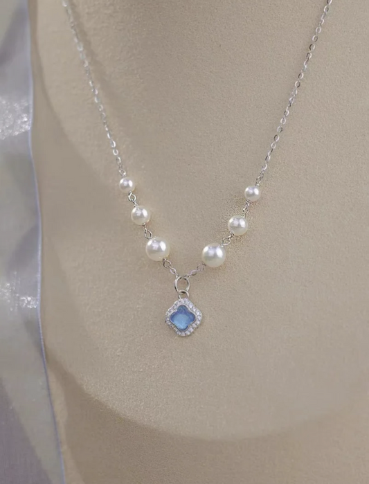 ELEGANT WAVE NECKLACE