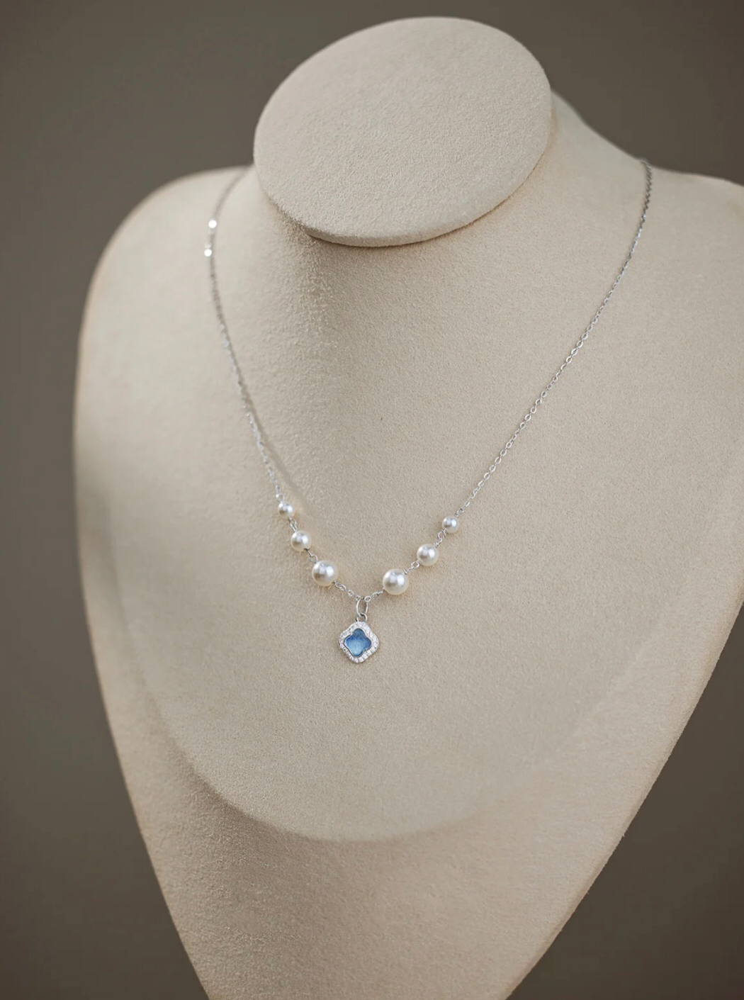 ELEGANT WAVE NECKLACE
