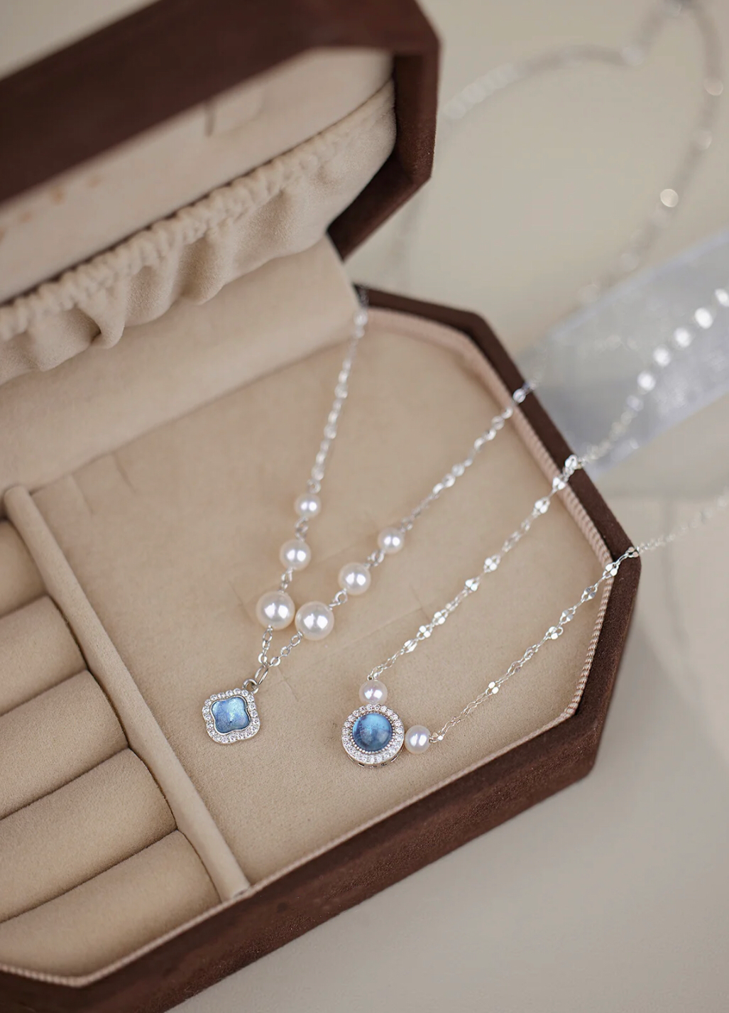 ELEGANT WAVE NECKLACE