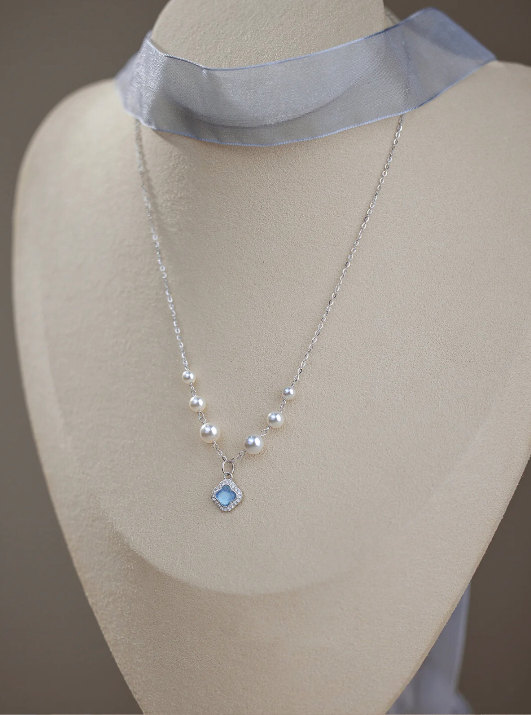 ELEGANT WAVE NECKLACE