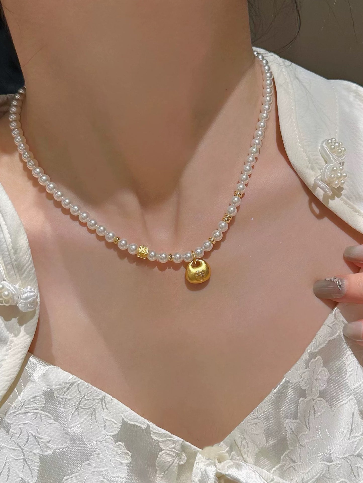 PEARLESCENT OASIS NECKLACE