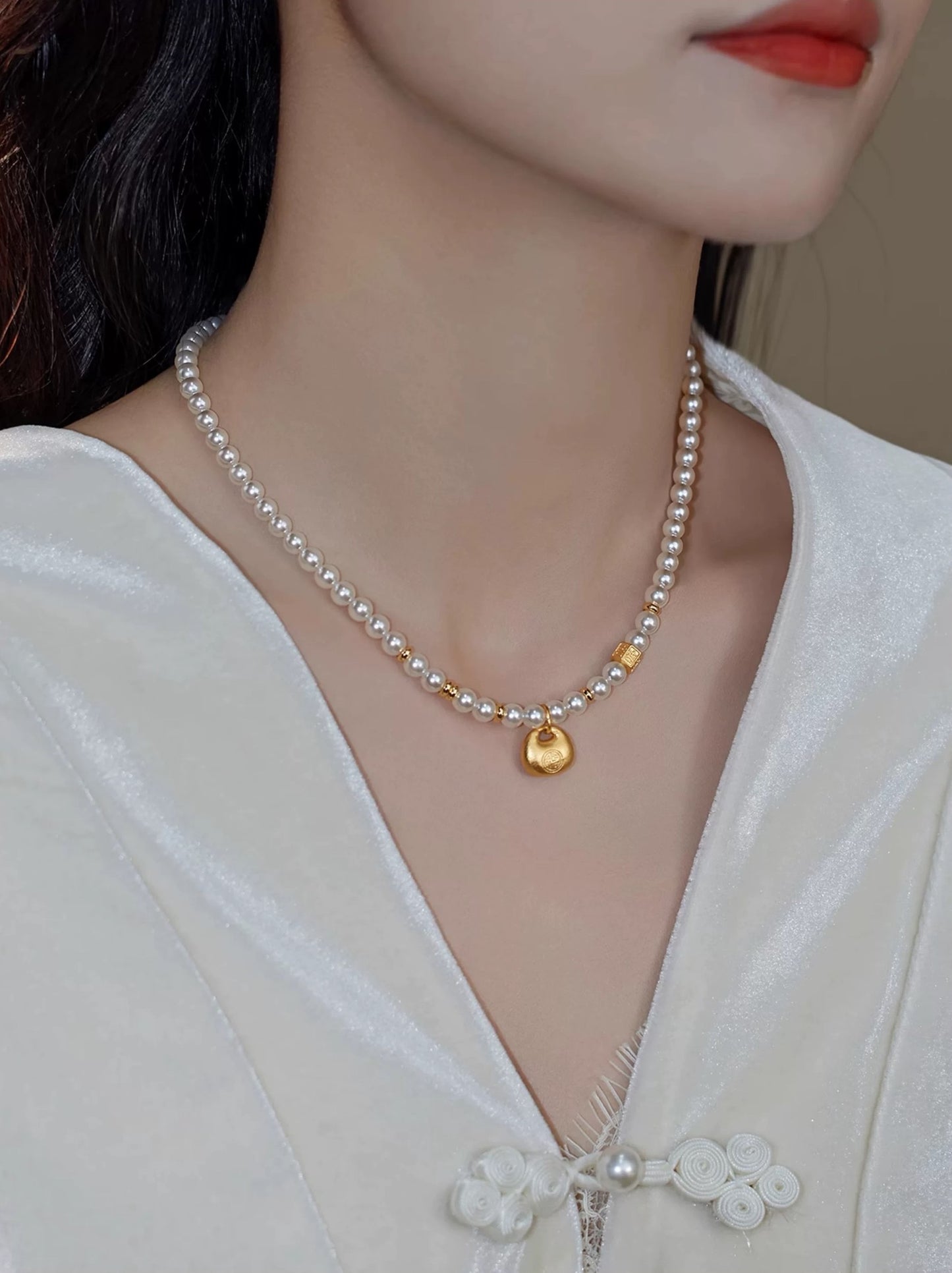 PEARLESCENT OASIS NECKLACE