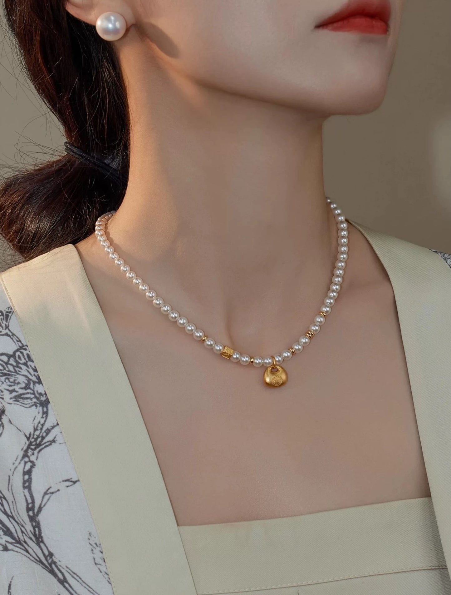 PEARLESCENT OASIS NECKLACE