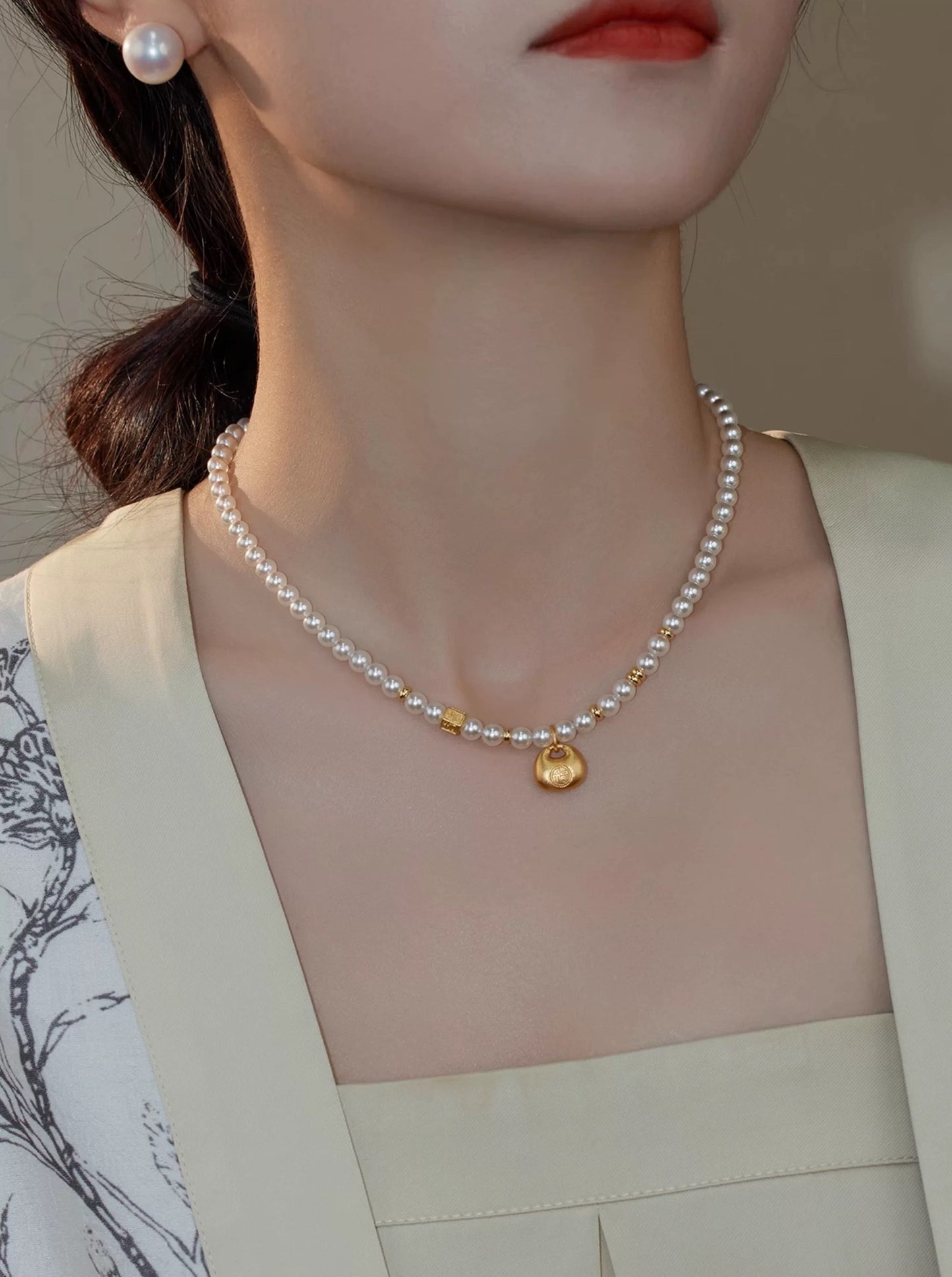 PEARLESCENT OASIS NECKLACE