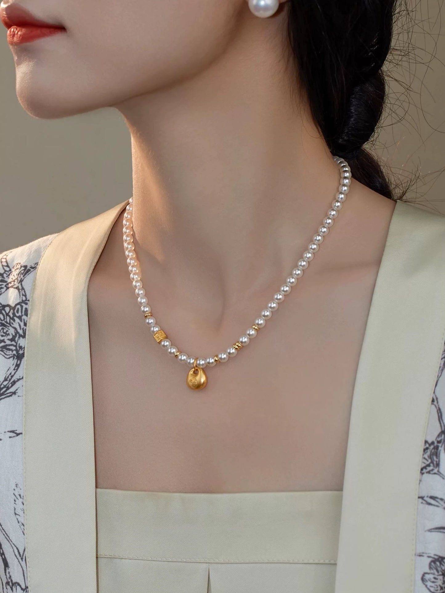 PEARLESCENT OASIS NECKLACE