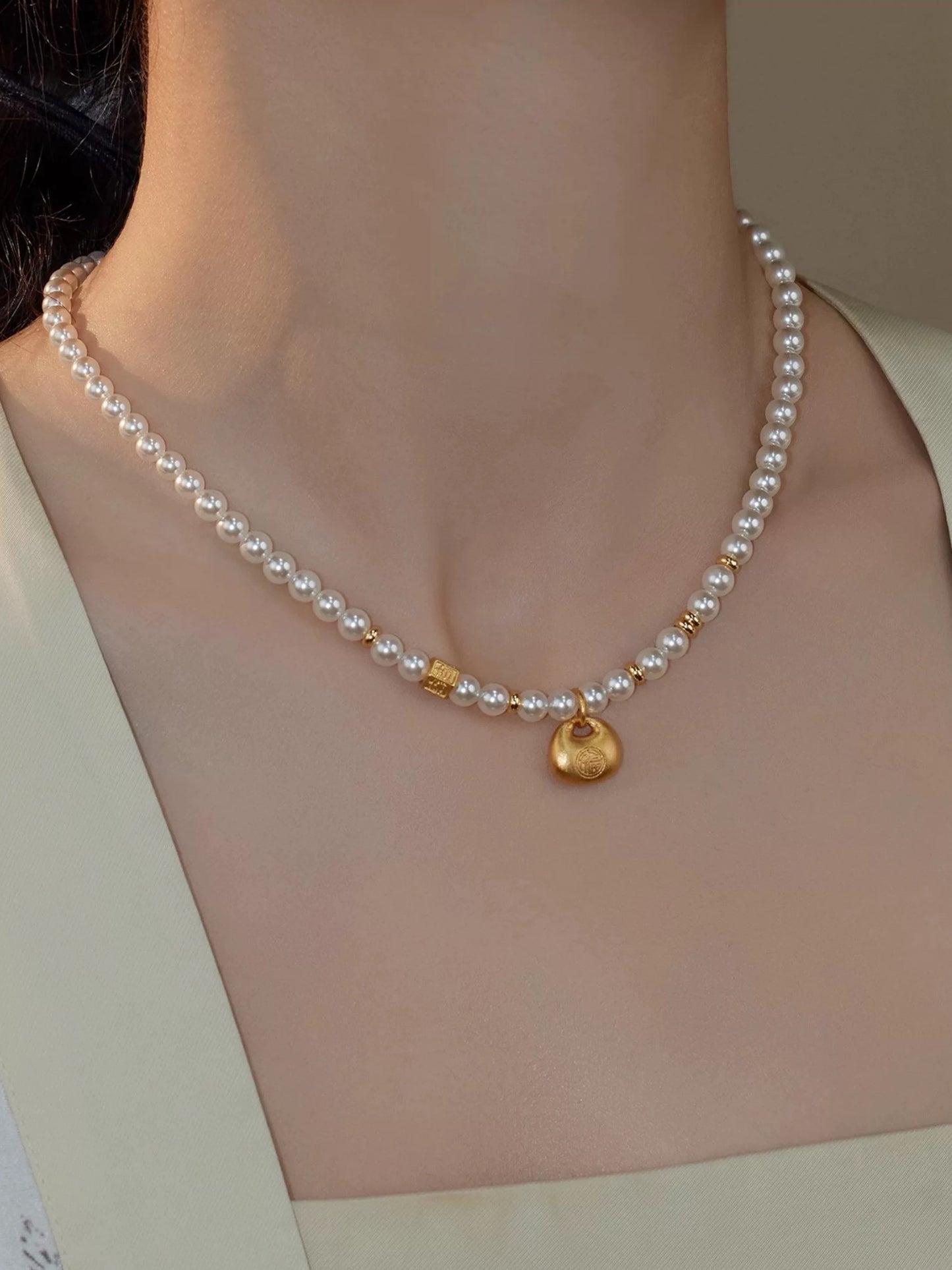 PEARLESCENT OASIS NECKLACE