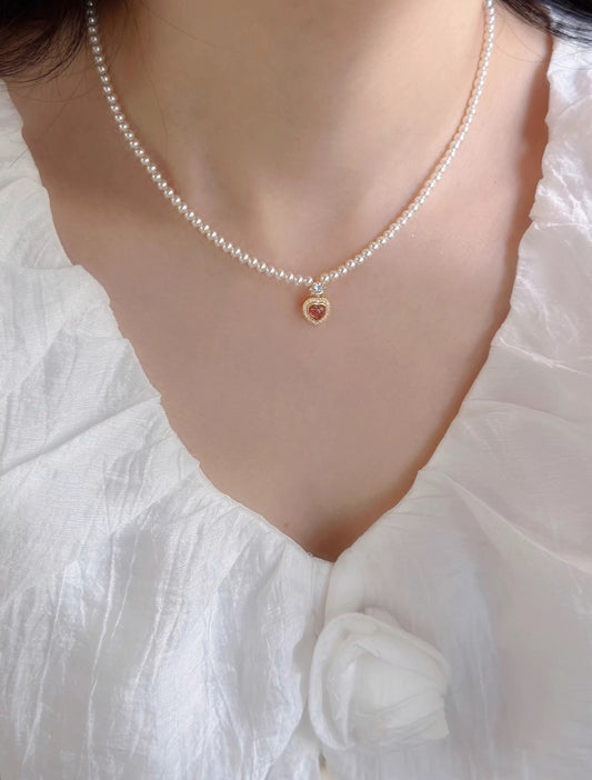 CORAL KISS NECKLACE