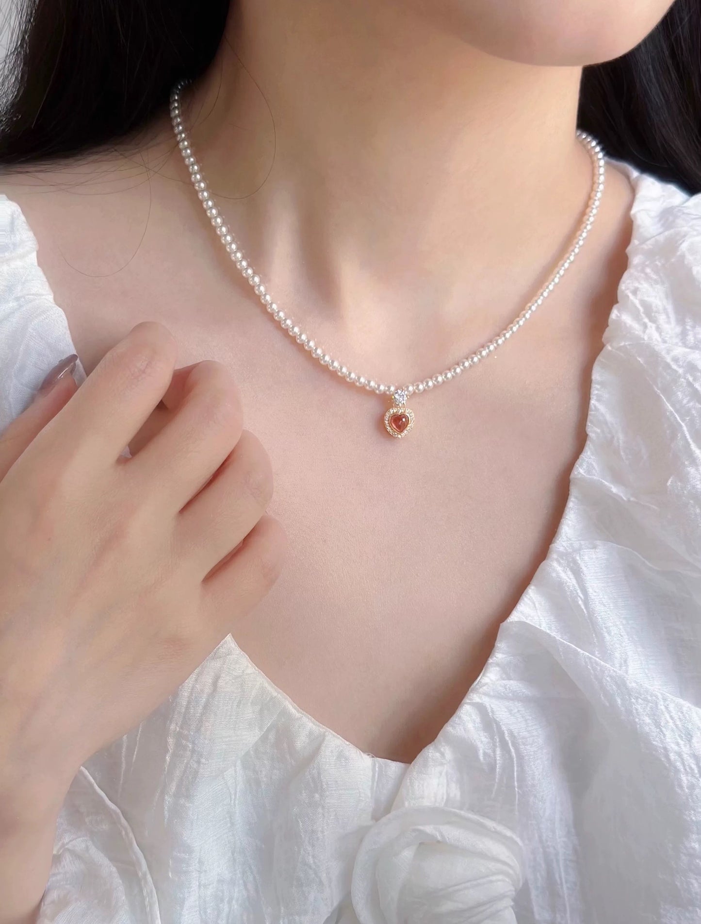 CORAL KISS NECKLACE