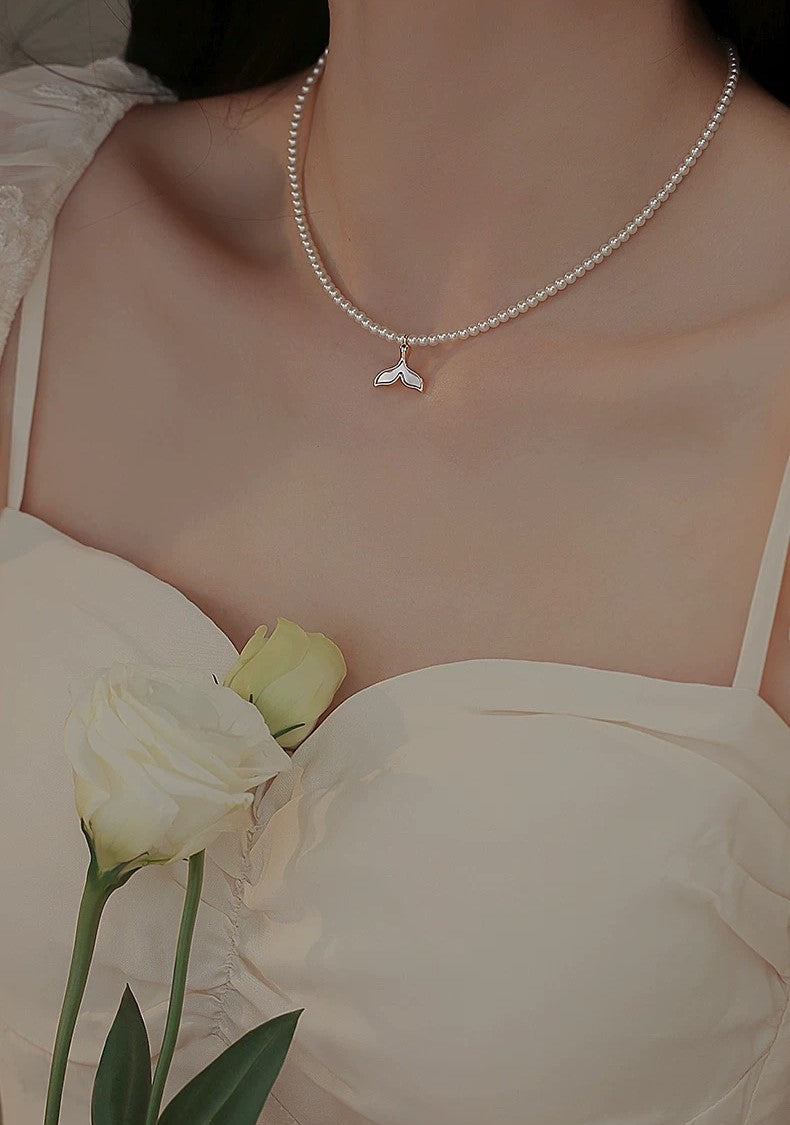 TAILLIGHT PEARL NECKLACE