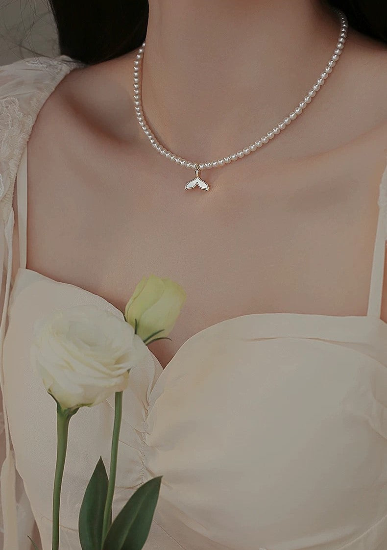 TAILLIGHT PEARL NECKLACE
