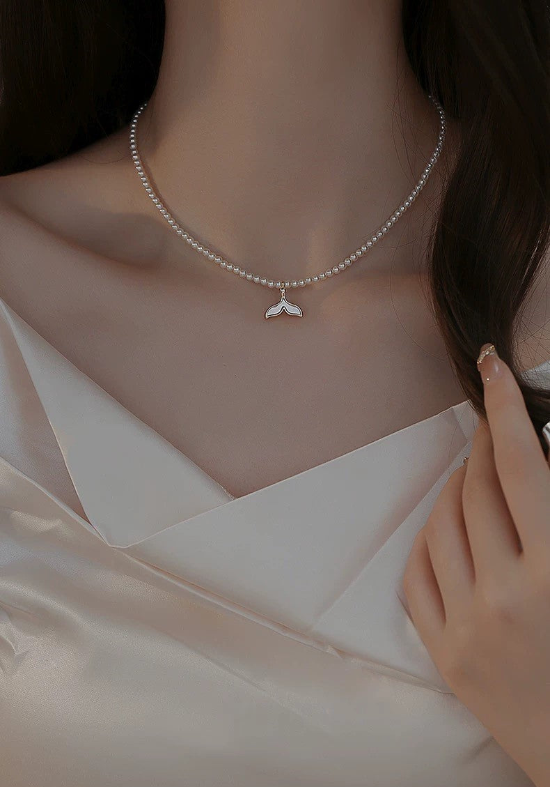 TAILLIGHT PEARL NECKLACE