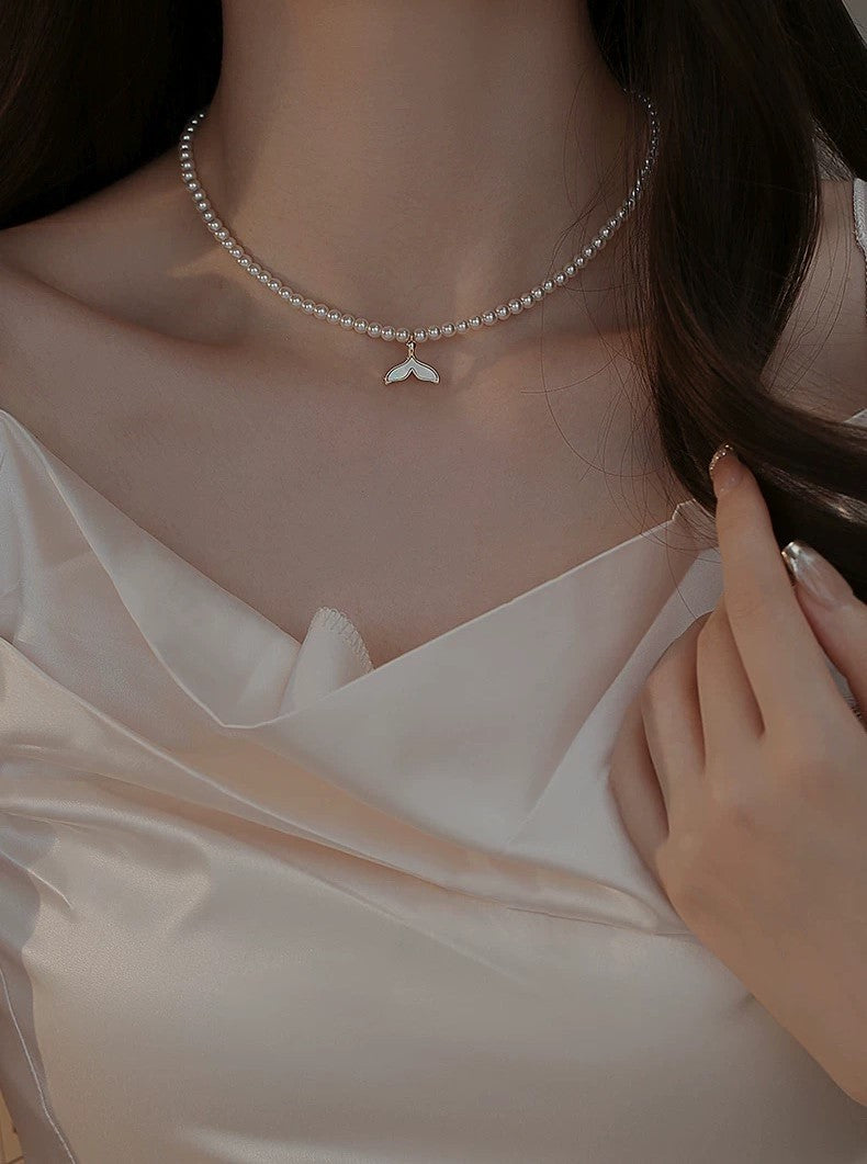 TAILLIGHT PEARL NECKLACE