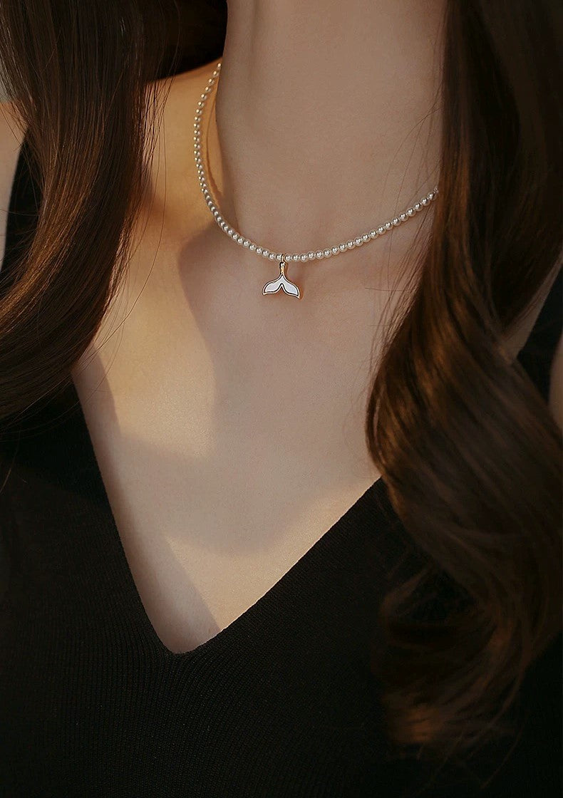 TAILLIGHT PEARL NECKLACE