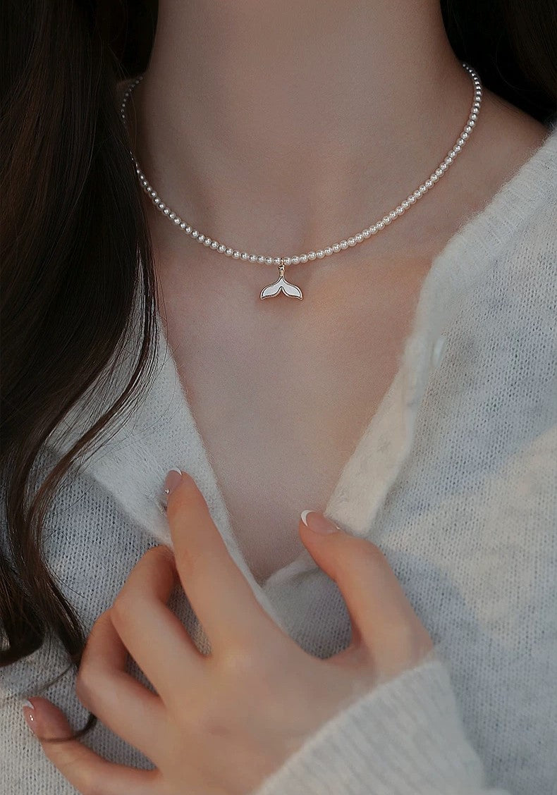 TAILLIGHT PEARL NECKLACE