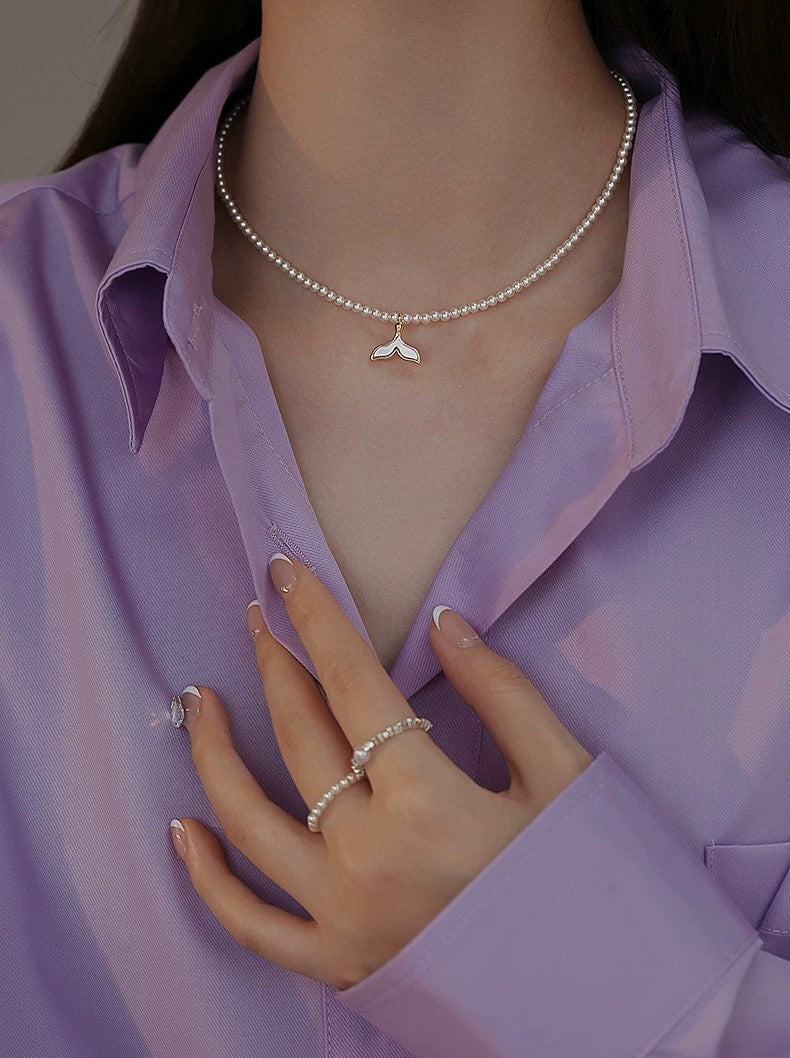 TAILLIGHT PEARL NECKLACE