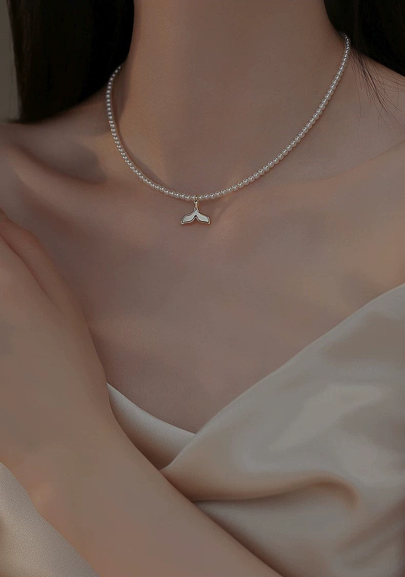 TAILLIGHT PEARL NECKLACE