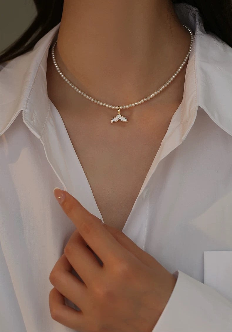 TAILLIGHT PEARL NECKLACE