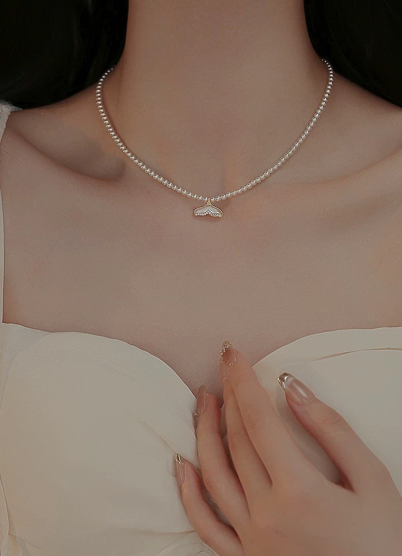 TAILLIGHT PEARL NECKLACE