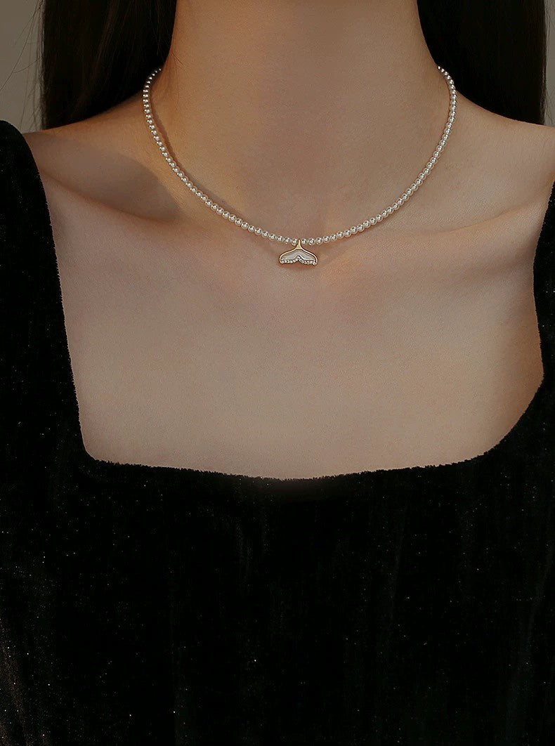 TAILLIGHT PEARL NECKLACE