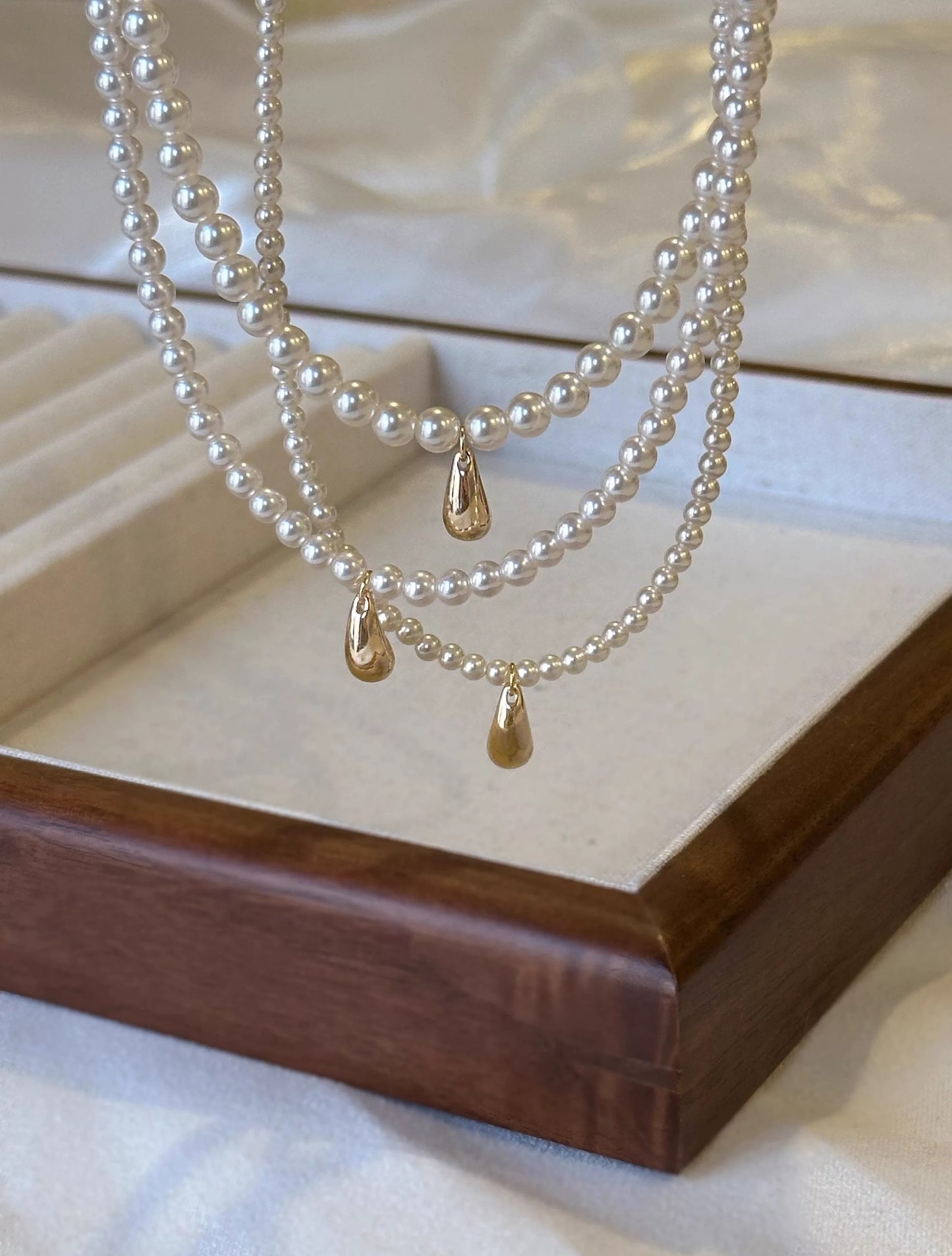 ELEGANT SPRING NECKLACE
