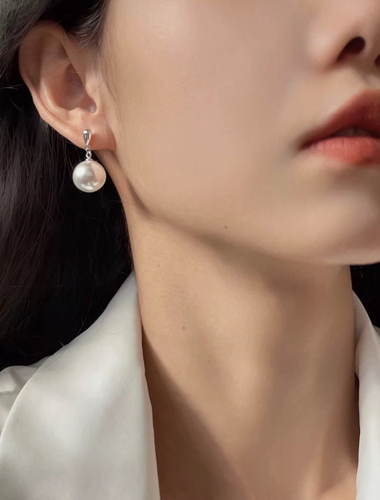 GRACEFUL TOUCH EARRINGS