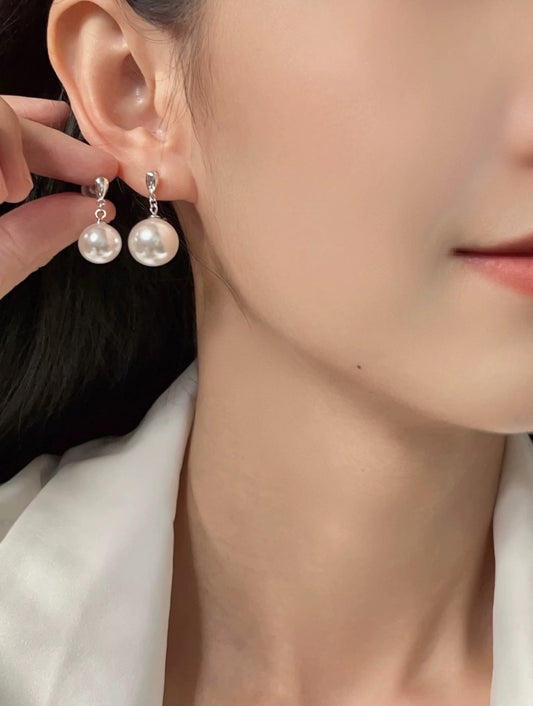 GRACEFUL TOUCH EARRINGS