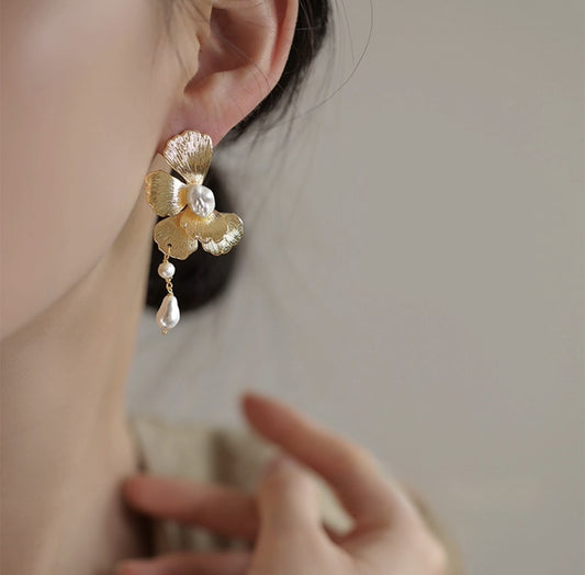 Blooming Gold Earring