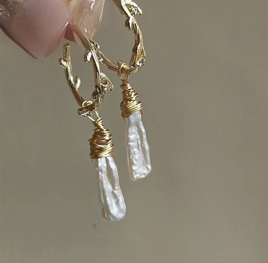 Whispering Pearl Earring