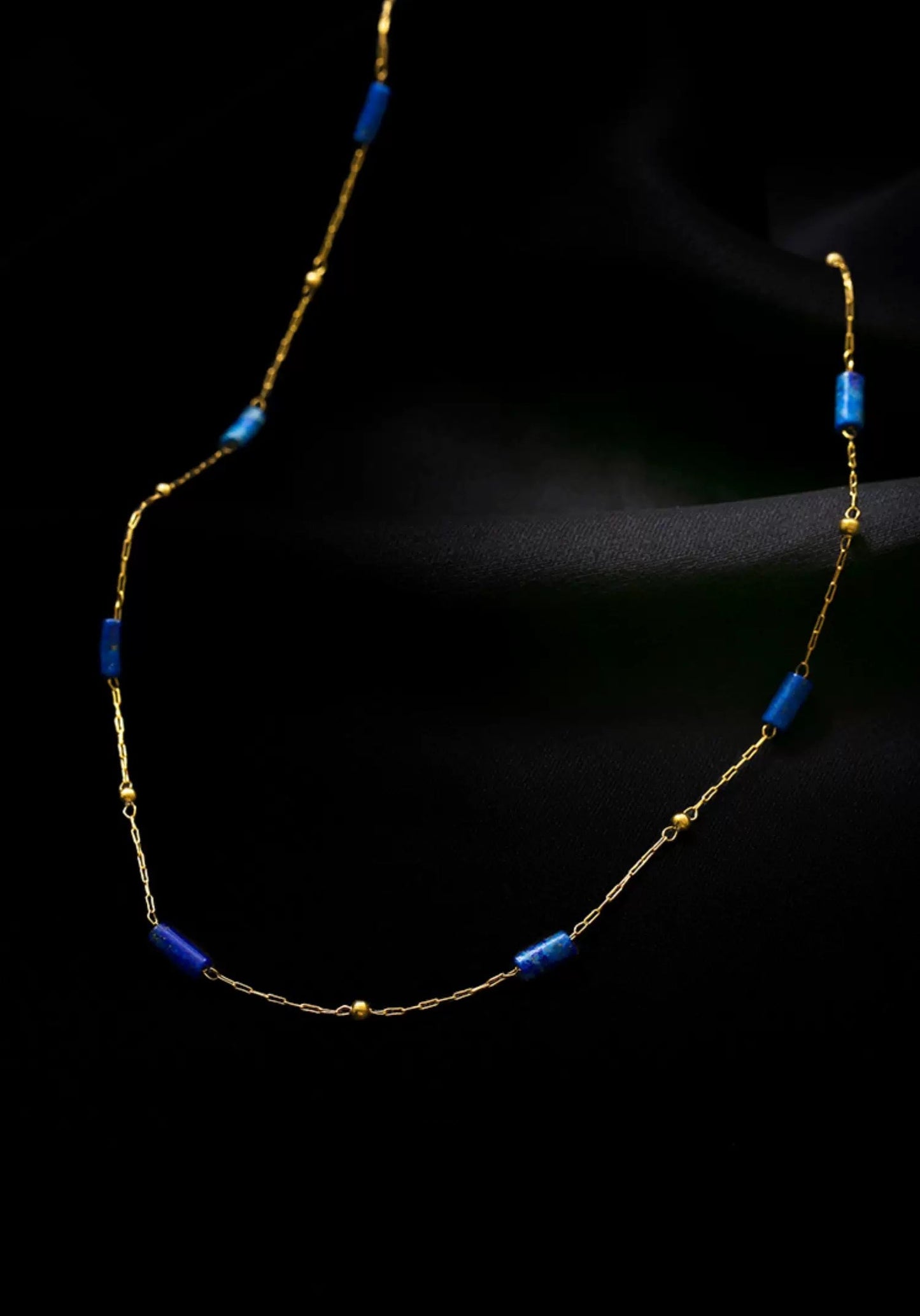 Collier à breloques mystiques