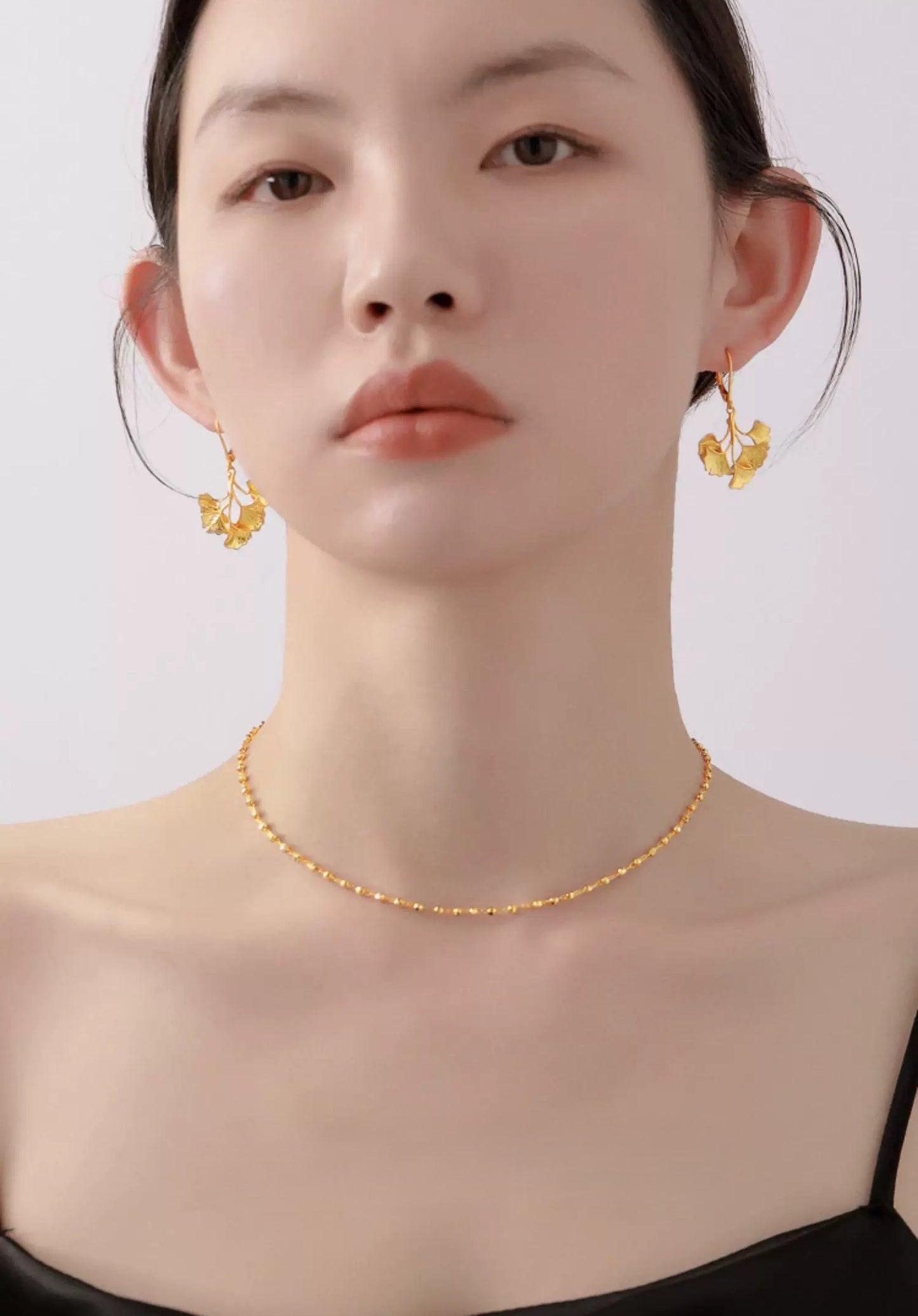 Boucles d'oreilles dorées en chute