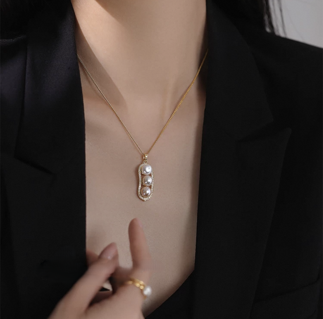 Serene Pearl Necklace