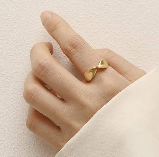 RoyalGleam Ring