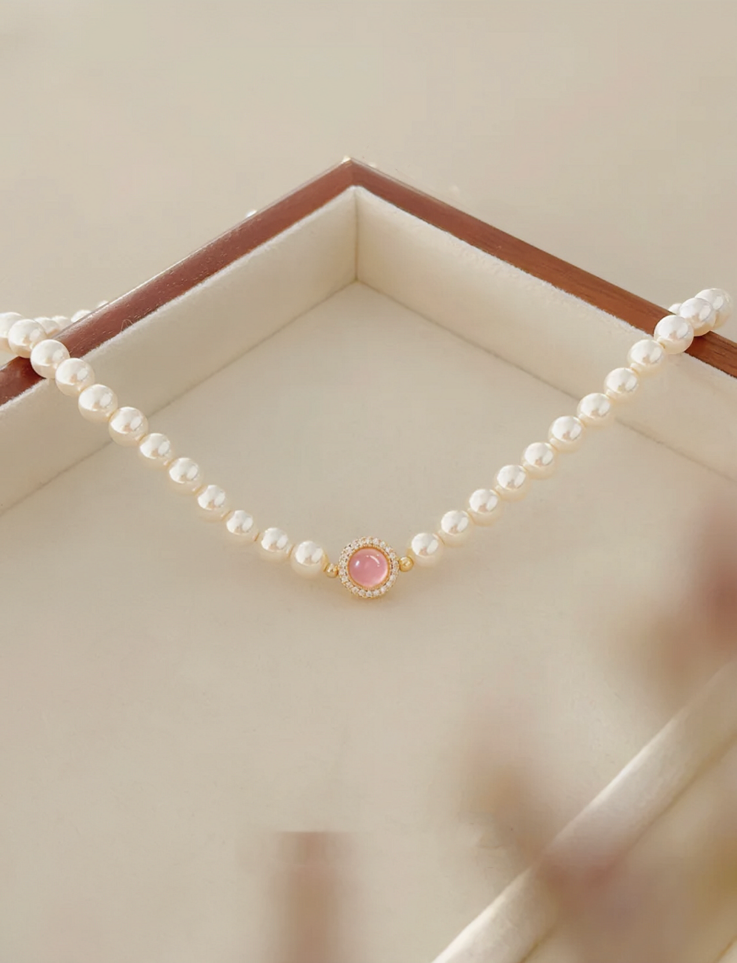 BLUSHED BEAUTY NECKLACE