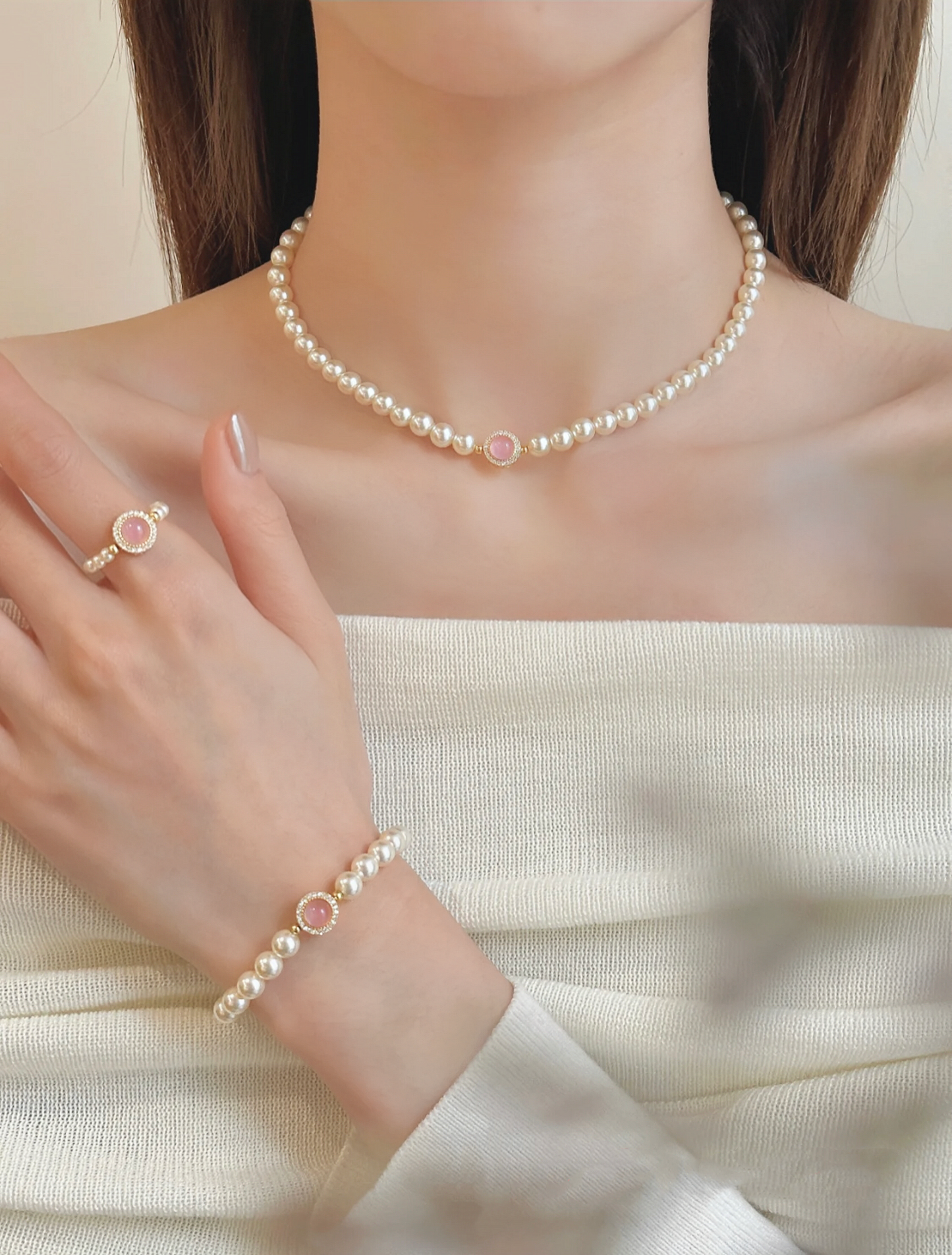 BLUSHED BEAUTY NECKLACE