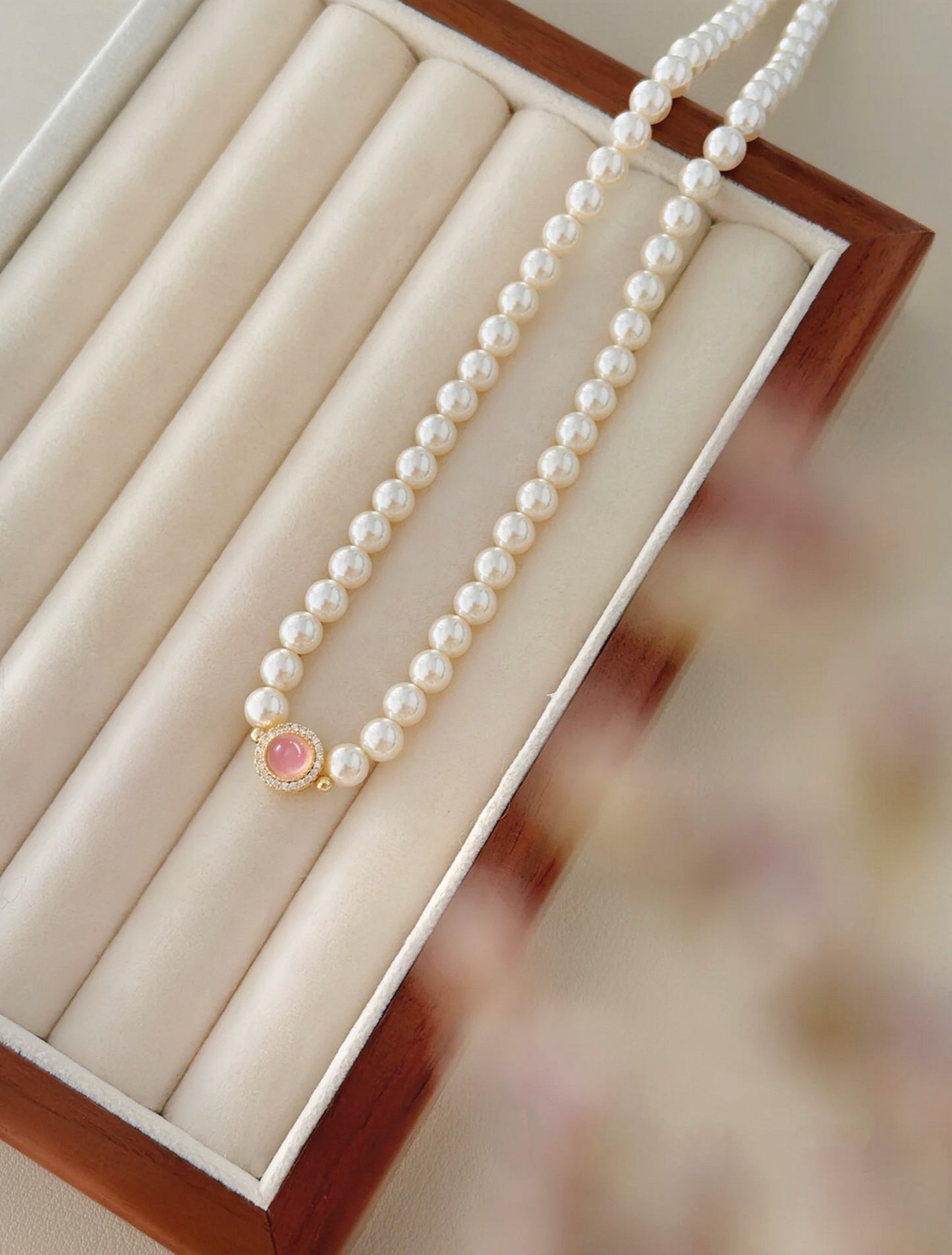 BLUSHED BEAUTY NECKLACE