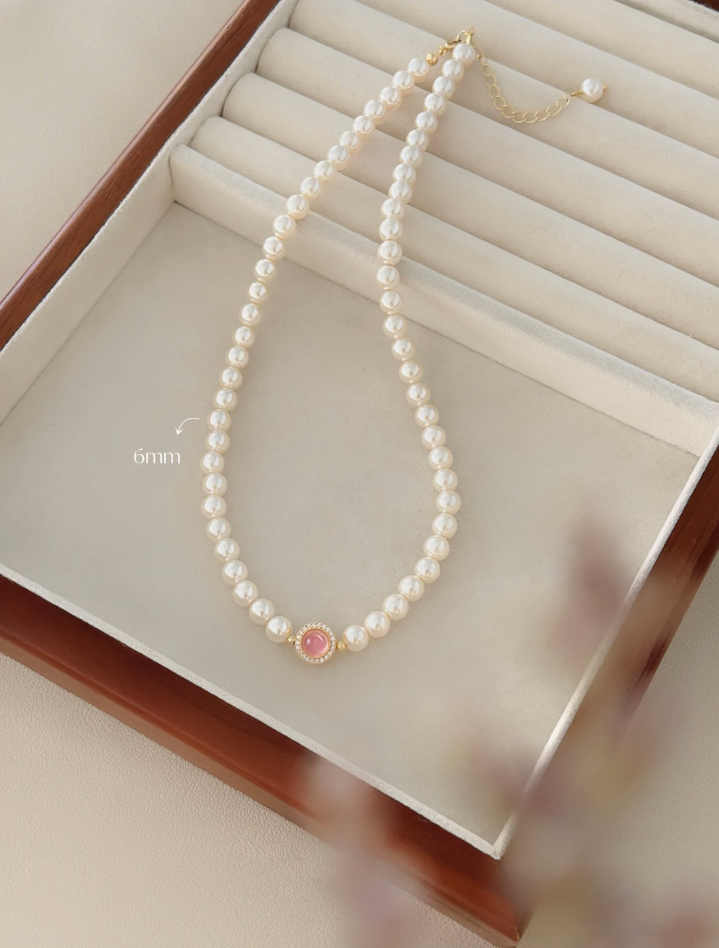 BLUSHED BEAUTY NECKLACE
