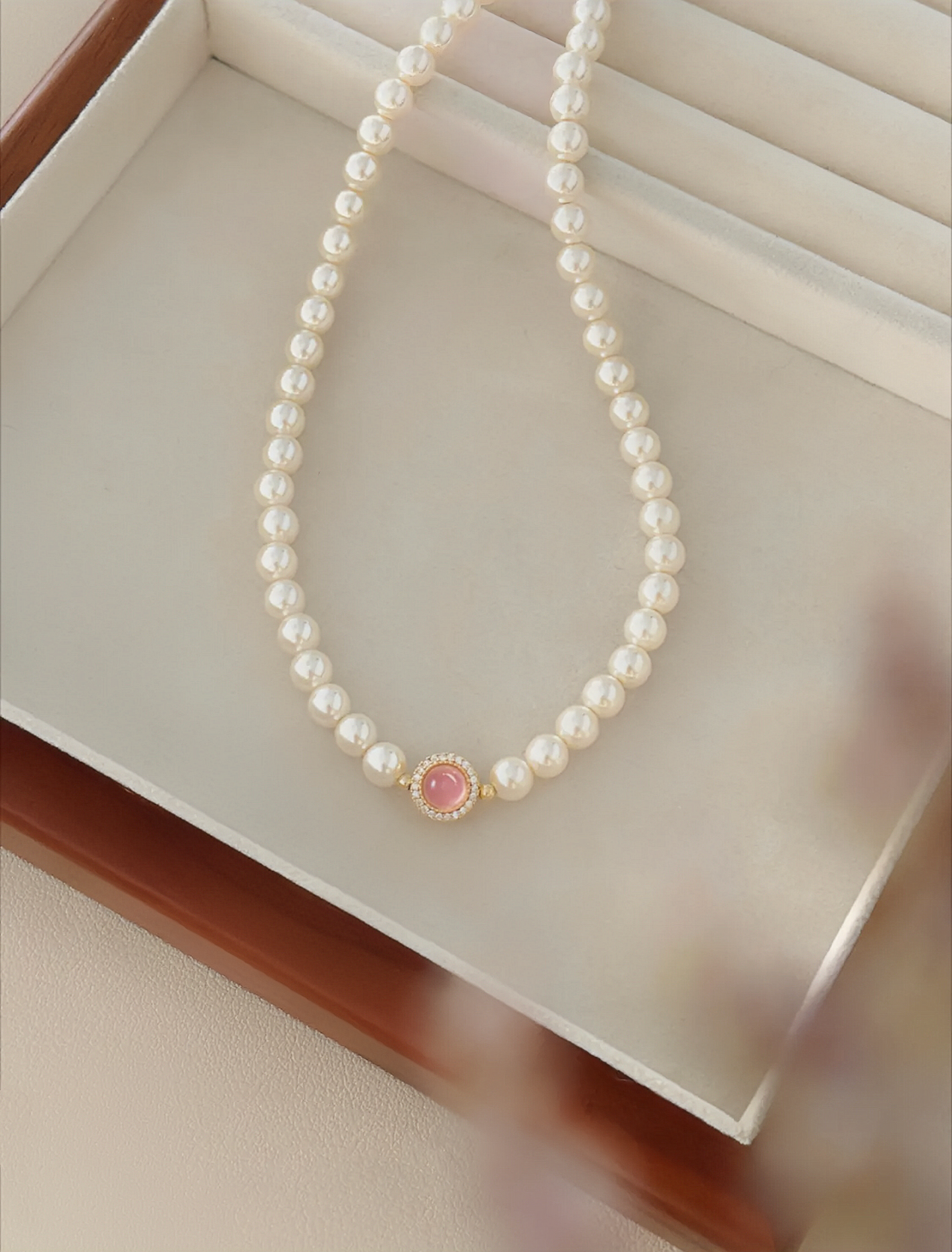 BLUSHED BEAUTY NECKLACE