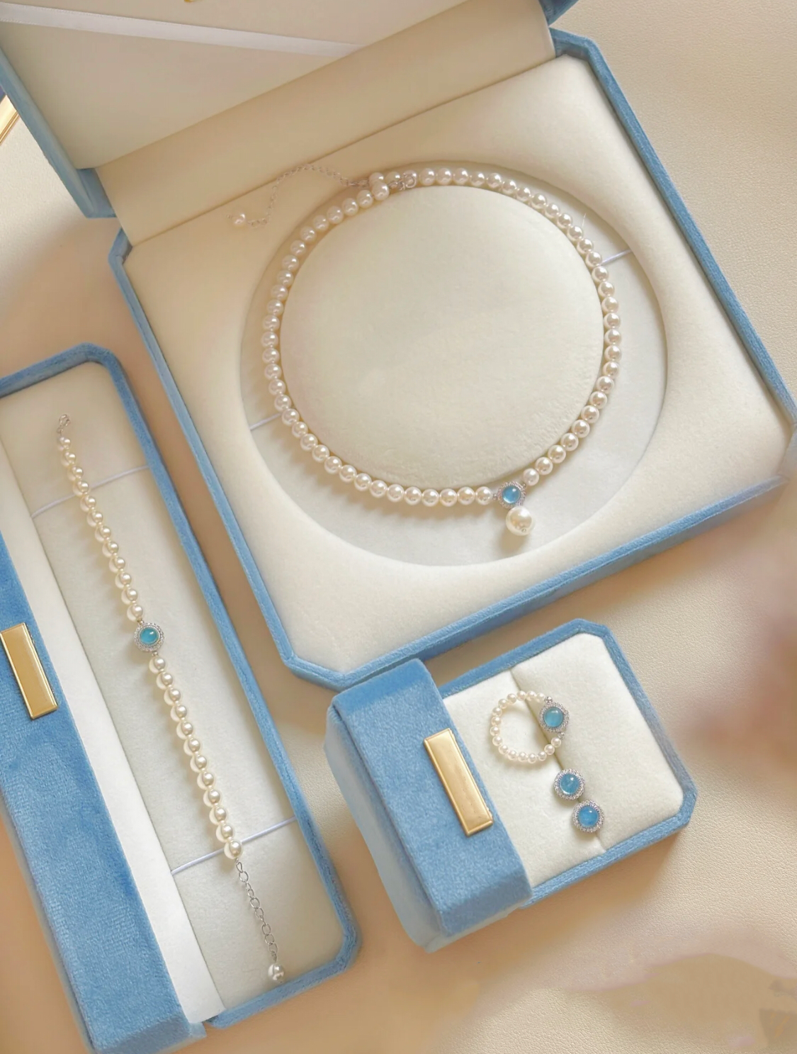 BLUE BALLET DREAM NECKLACE
