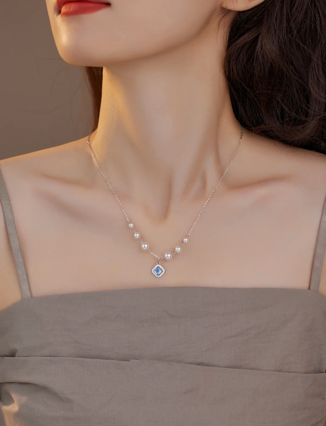 ELEGANT WAVE NECKLACE