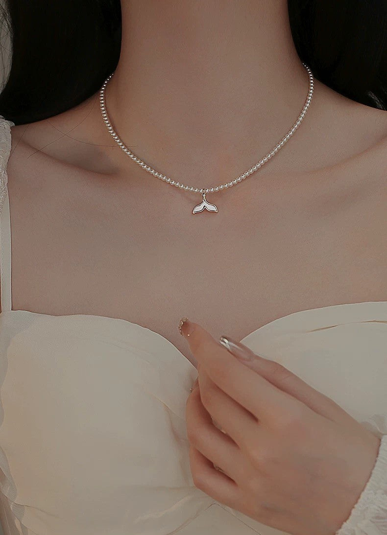 TAILLIGHT PEARL NECKLACE