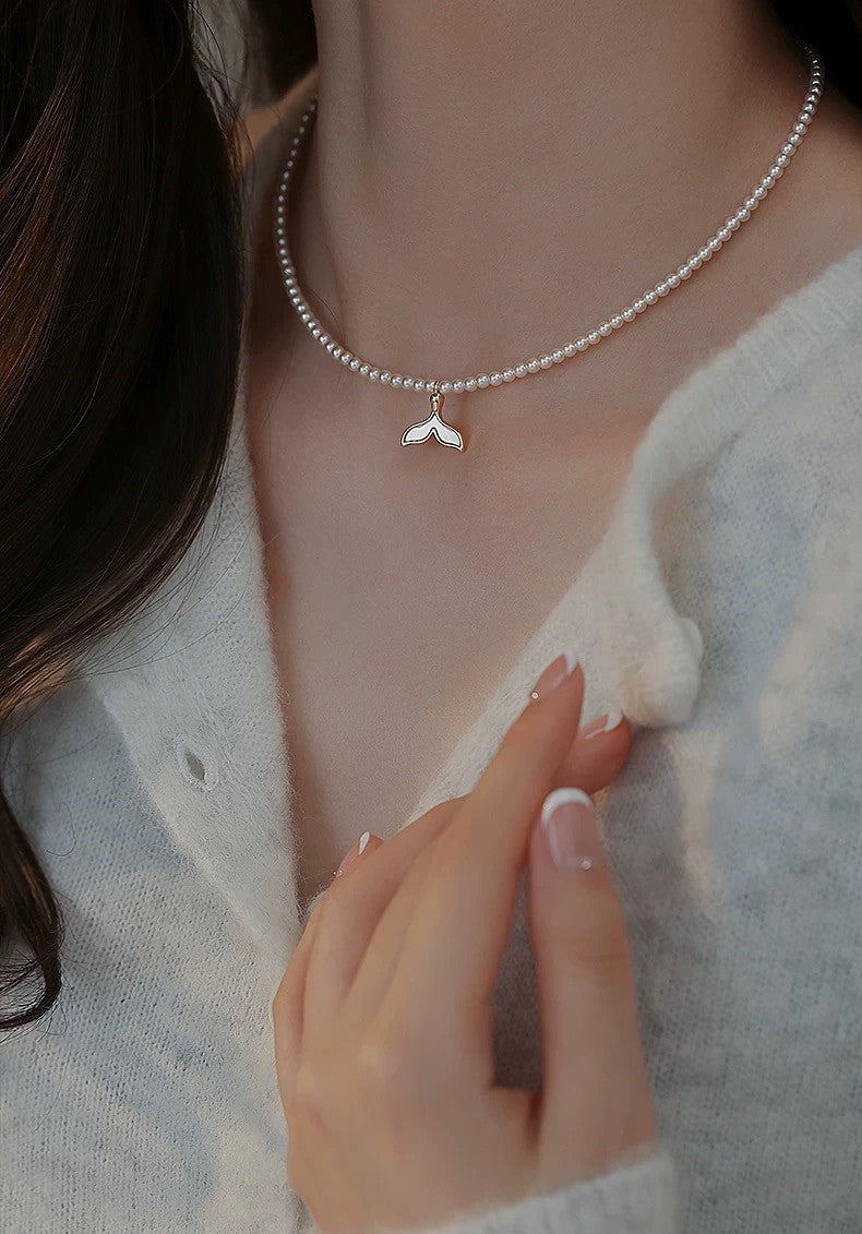TAILLIGHT PEARL NECKLACE