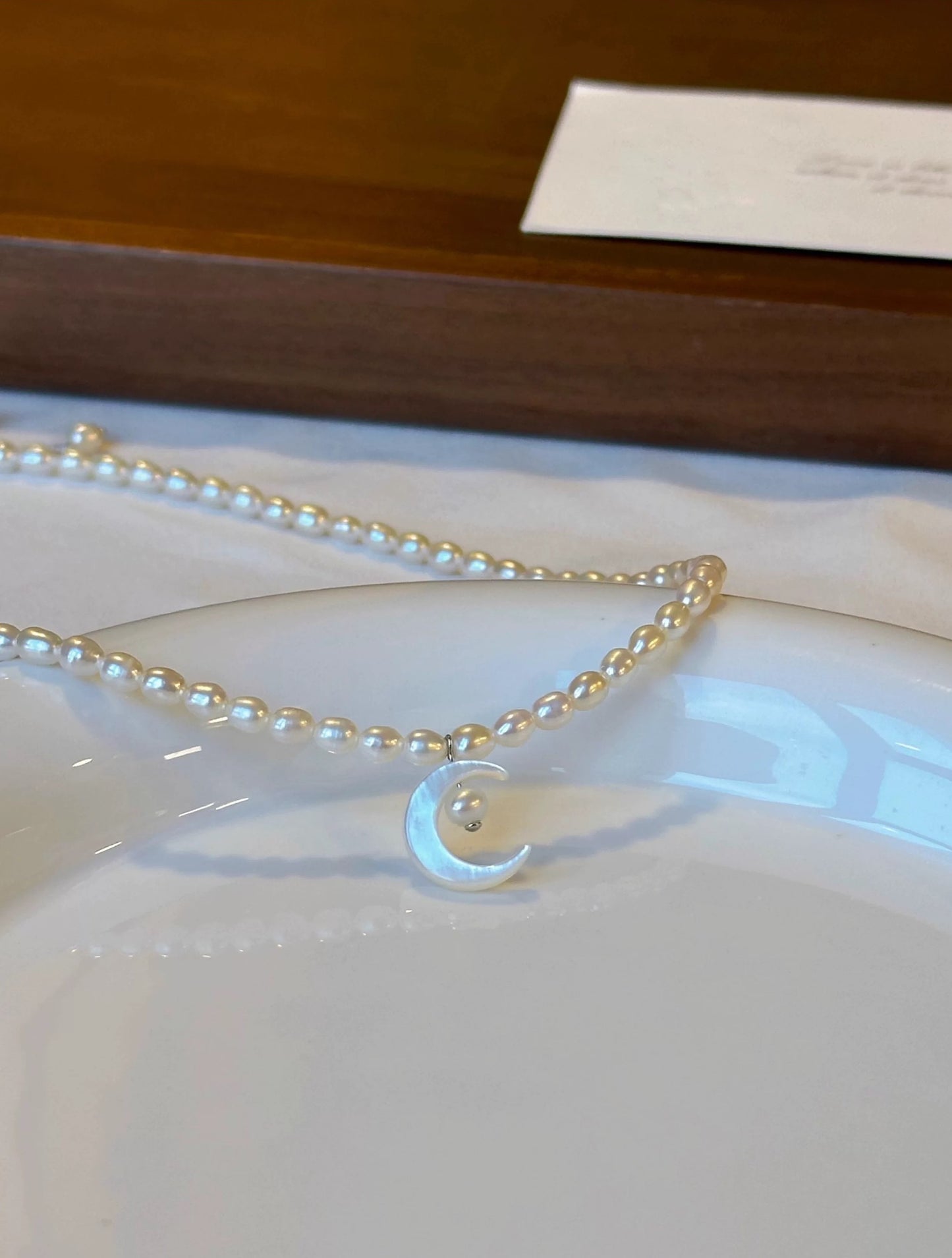 COLLIER LUNE REFLÉTÉE