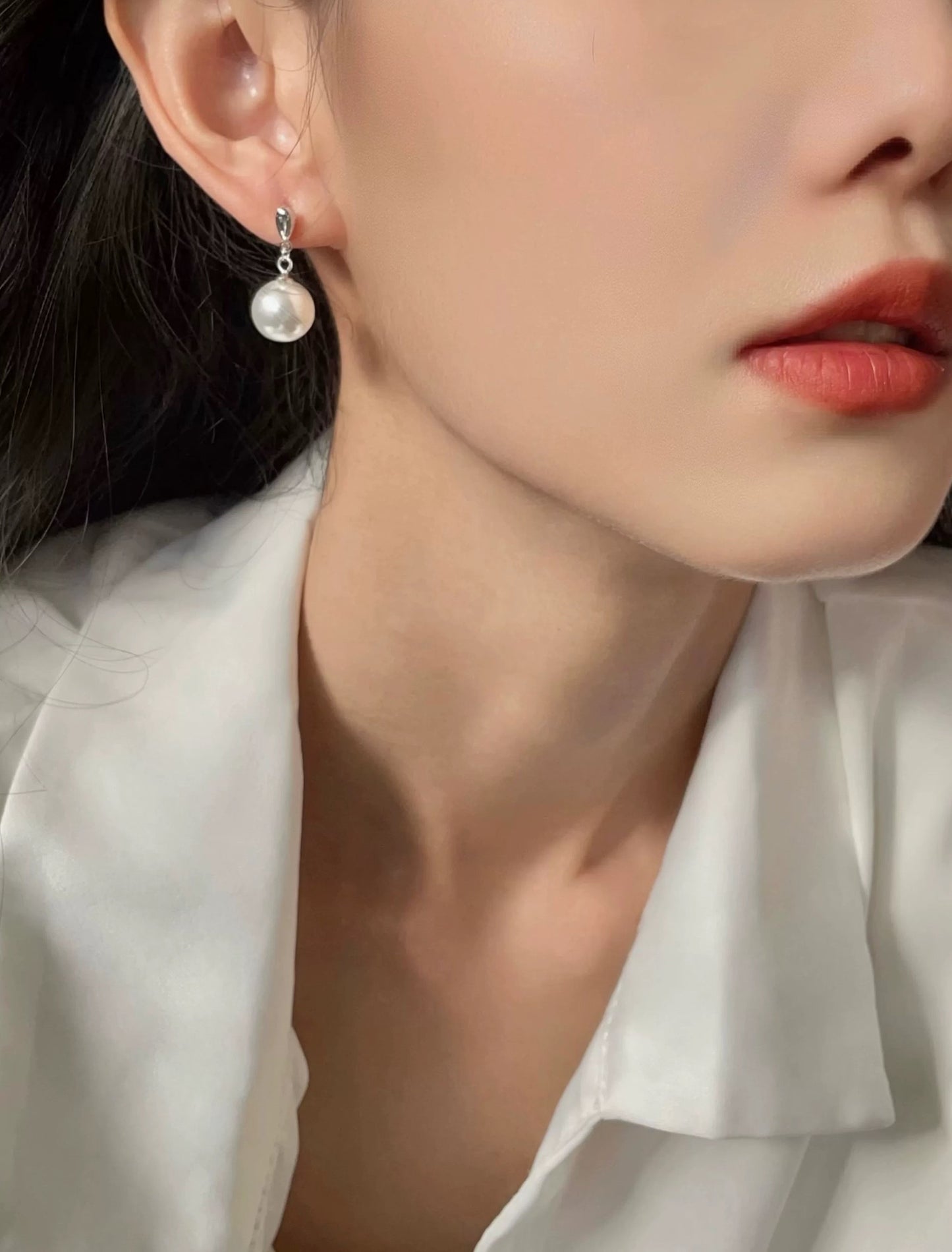 GRACEFUL TOUCH EARRINGS