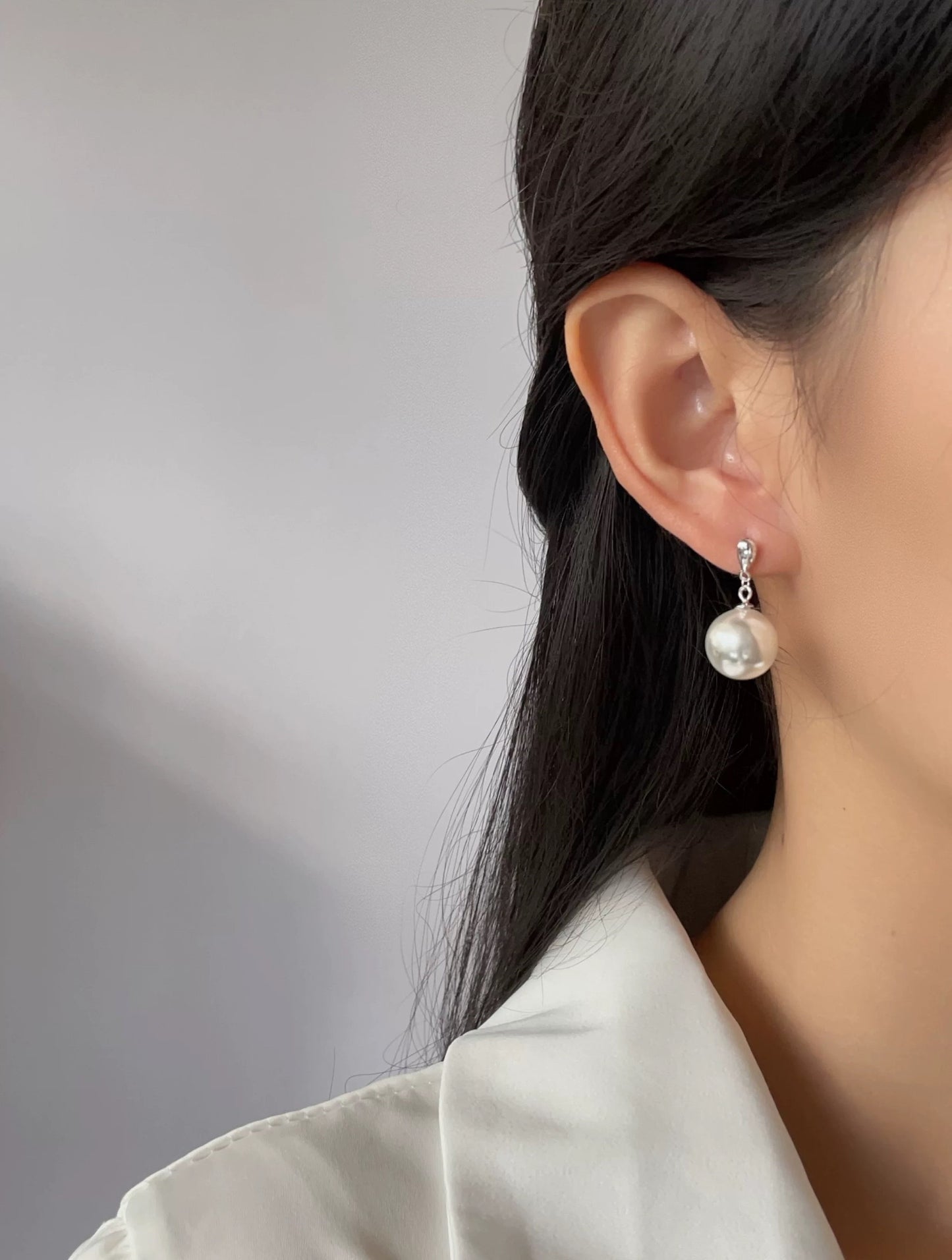 GRACEFUL TOUCH EARRINGS