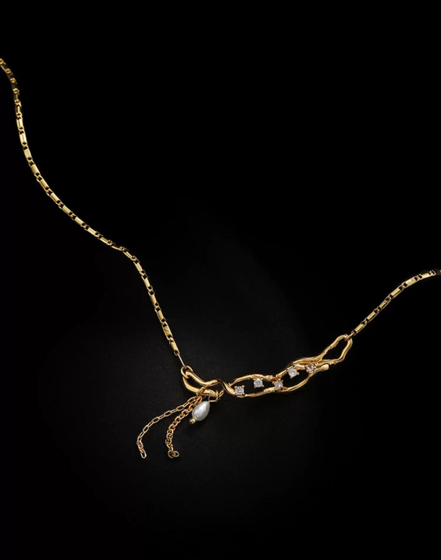 Collier Noir Radiance