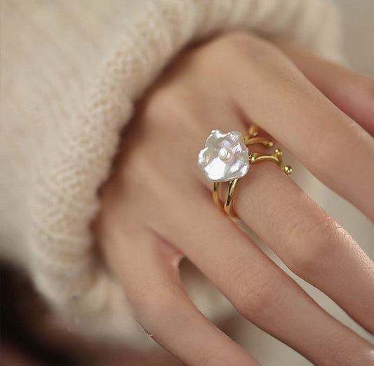 Splendid Pearl Glow Ring