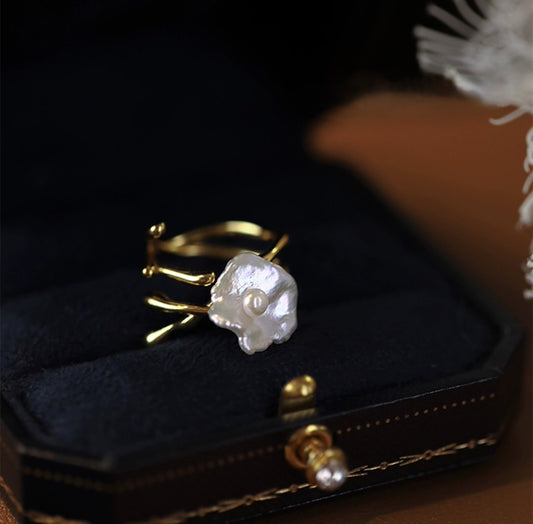 Splendid Pearl Glow Ring